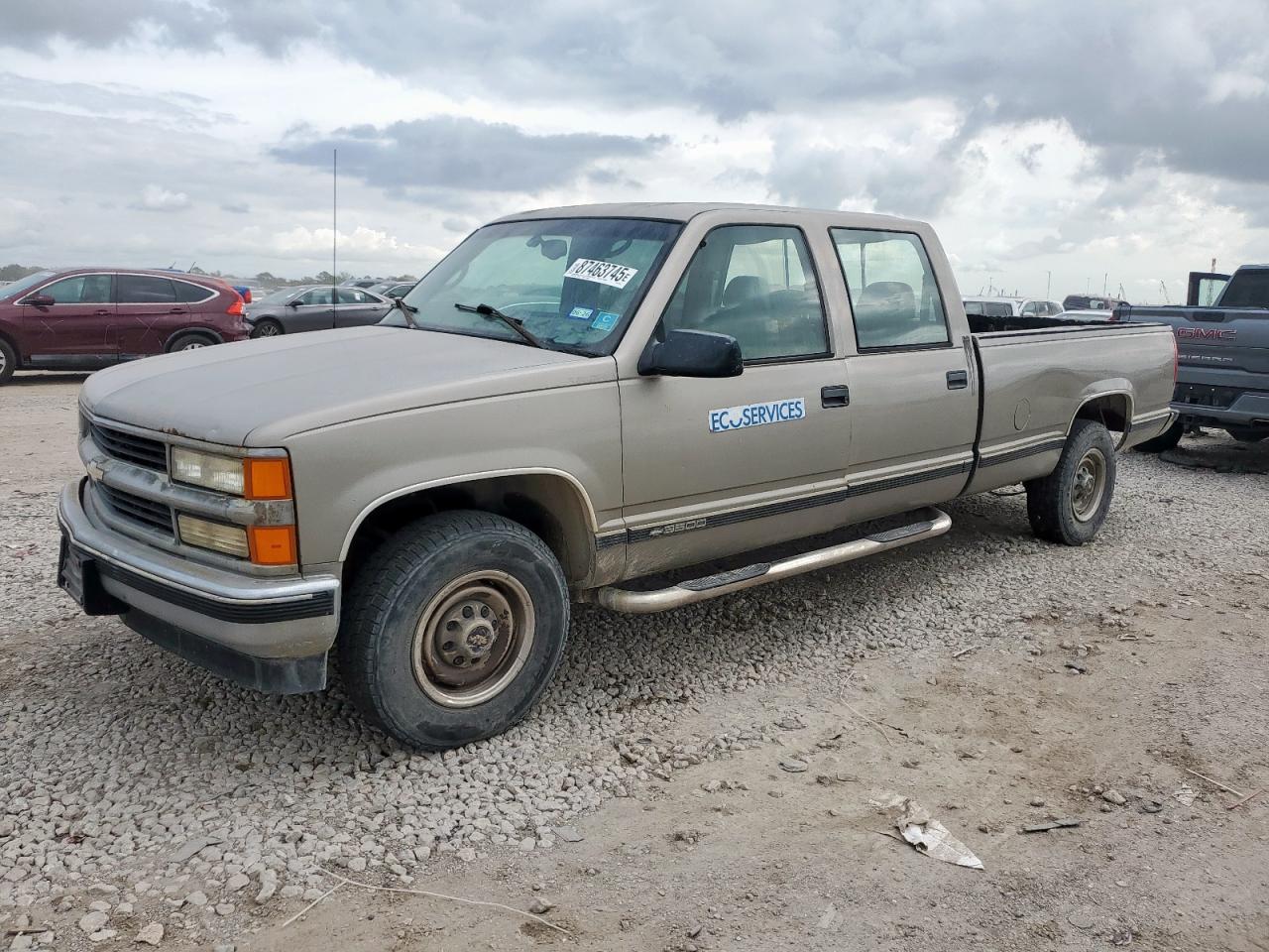 2000 Chevrolet Silverado 3500, VIN 1GCGC33R2YF493951 — Rear end