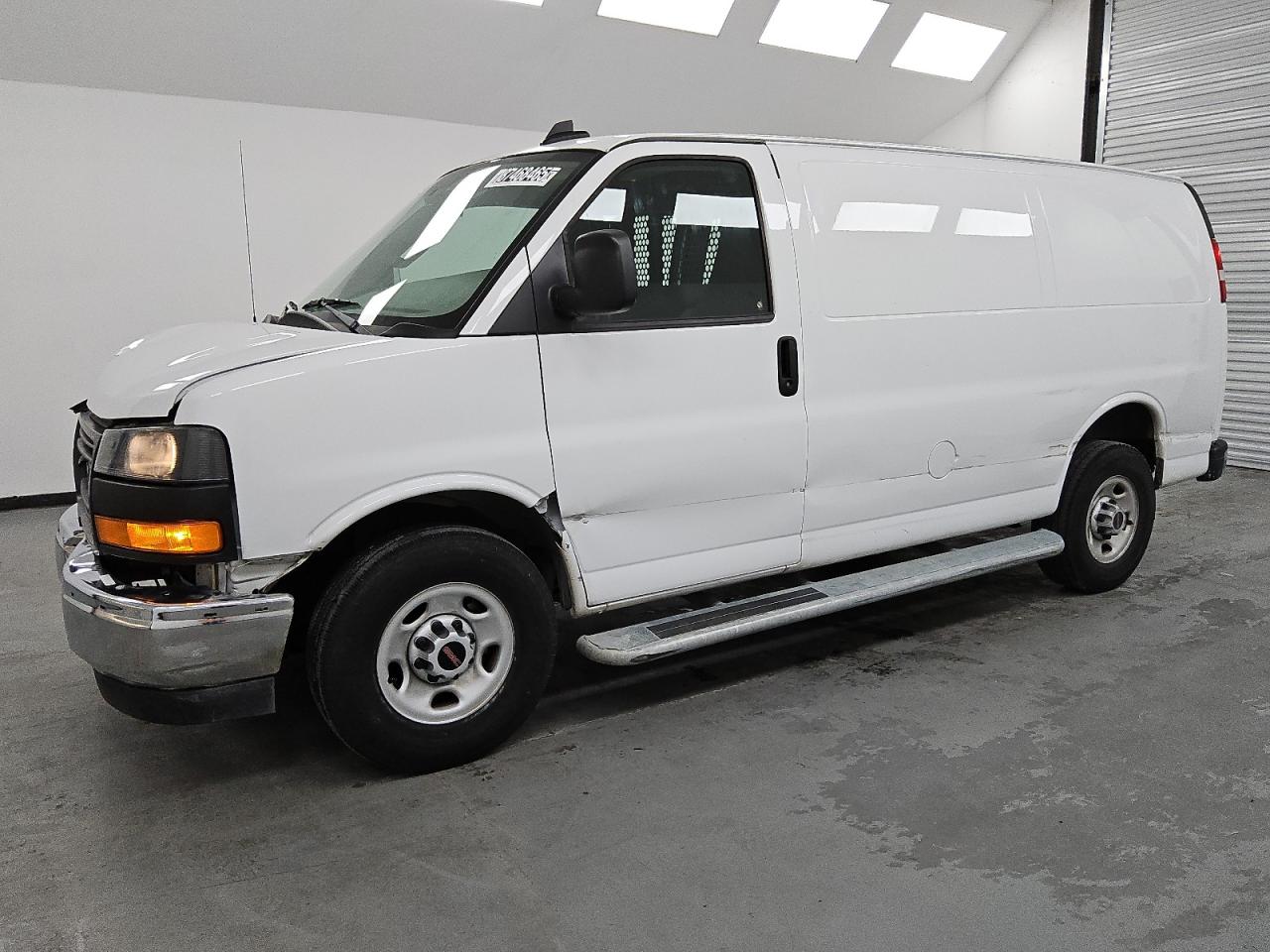 2024 GMC Savana Cargo, VIN 1GTW7AFP0R1159964 — Auction photo 1 of 13