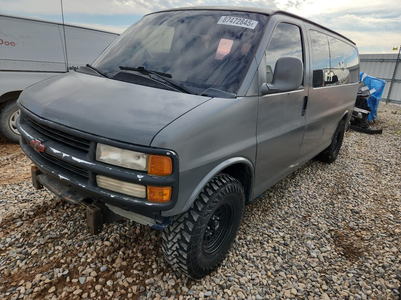 2000 Chevrolet Express G1500, VIN 1GNFG15R4Y1142450 — Undercarriage