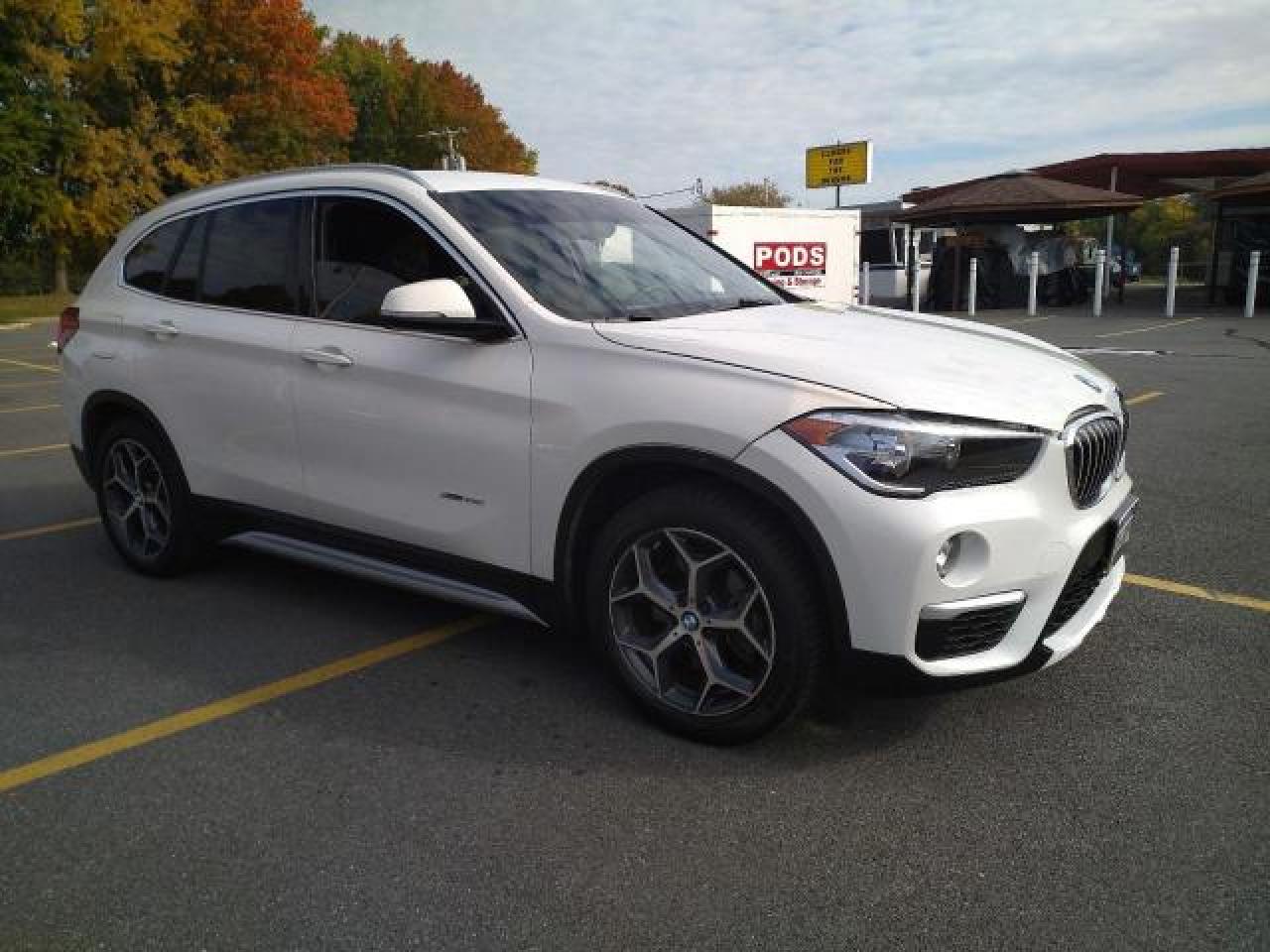 2016 BMW X1 xDrive28i, VIN WBXHT3C3XGP880243 — Фото с аукциона