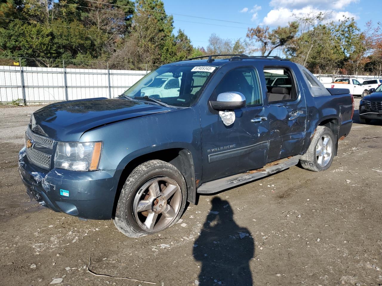 2012 Chevrolet Avalanche LS, VIN 3GNTKEE7XCG130028 — Бок