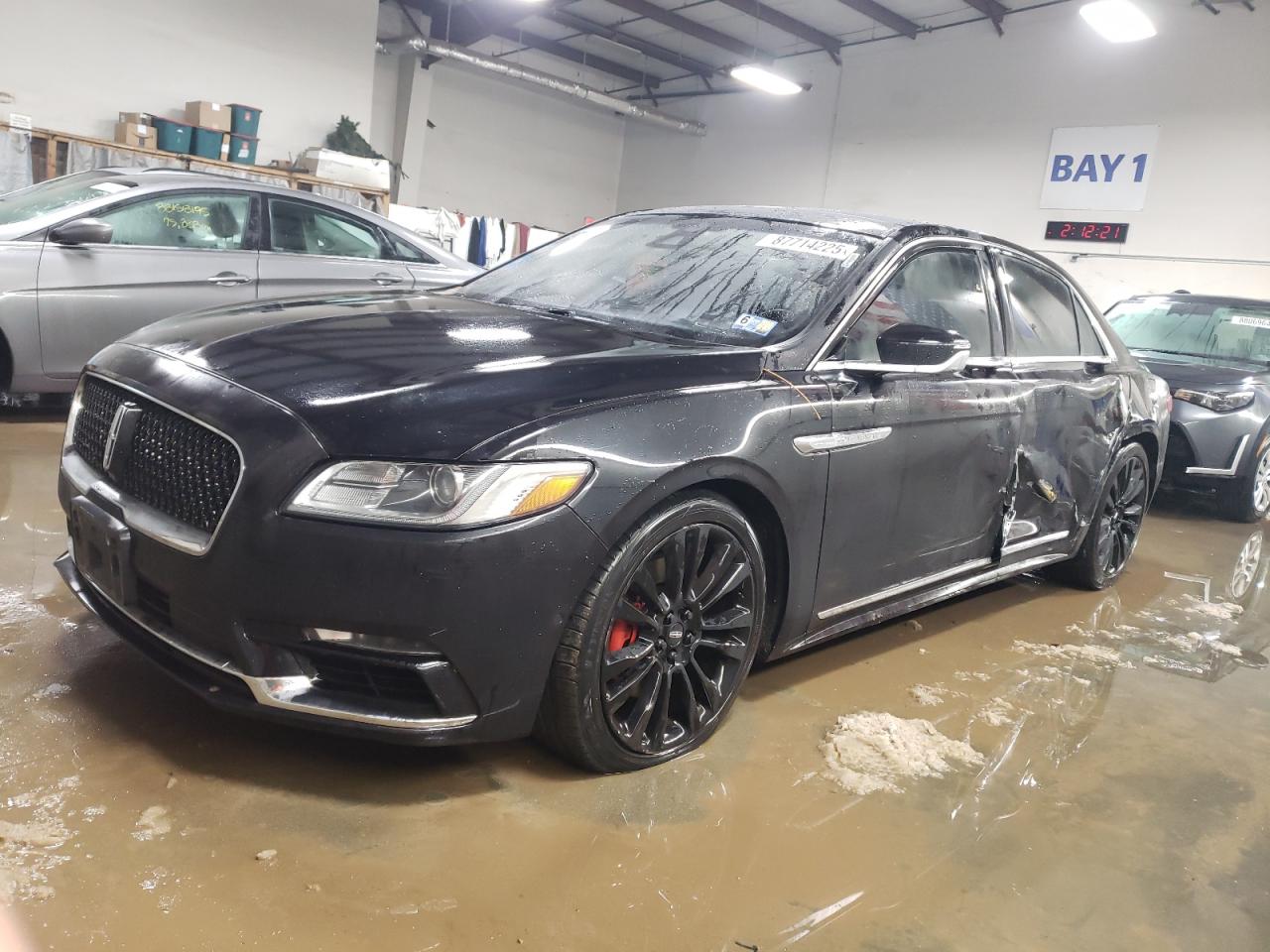 2019 Lincoln Continental Reserve, VIN 1LN6L9NP2K5611564 — Side