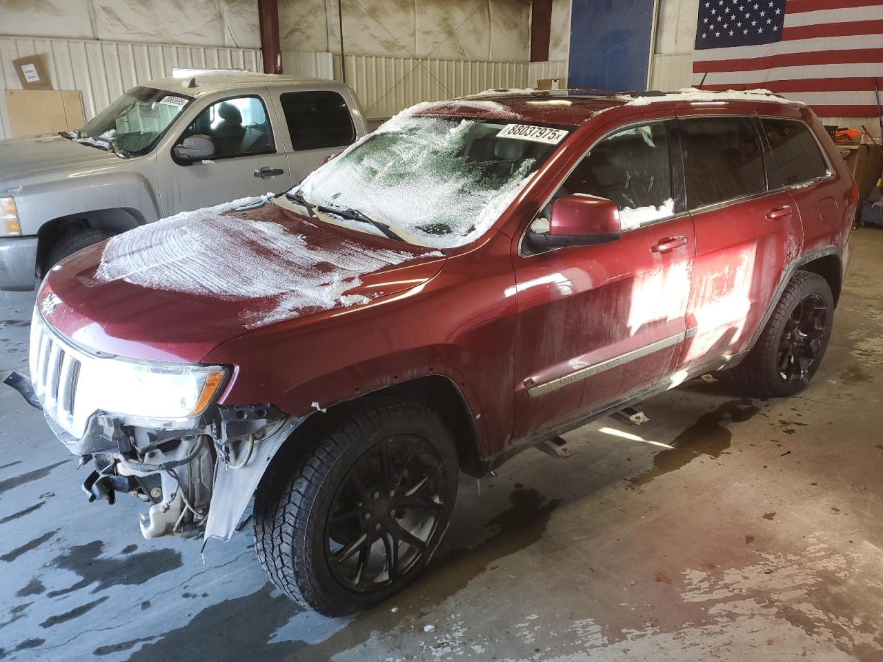 2013 Jeep Grand Cherokee Laredo, VIN 1C4RJFAG4DC636234 — Front end