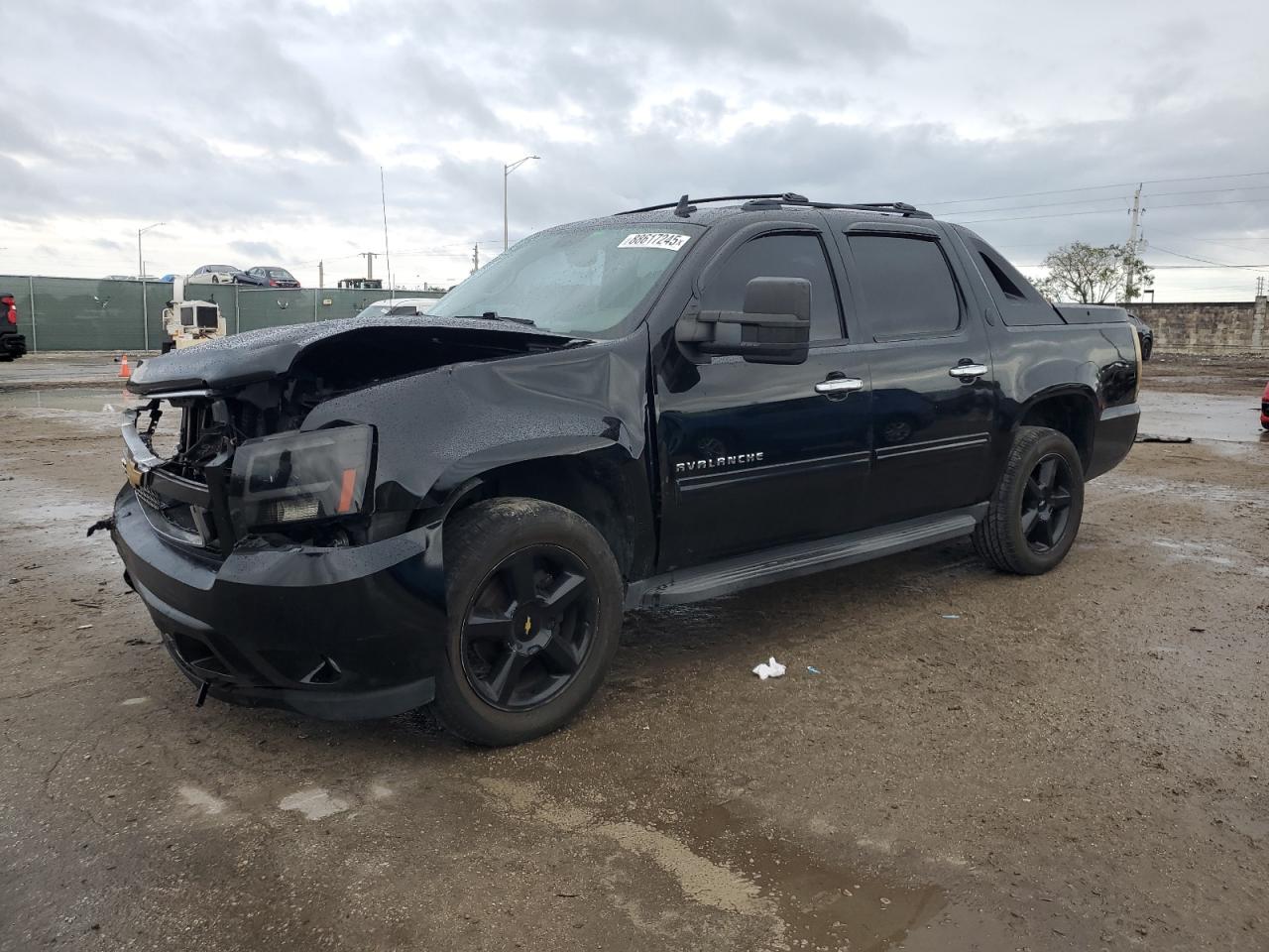2013 Chevrolet Avalanche LT, VIN 3GNMCFE05DG107557 — Front end