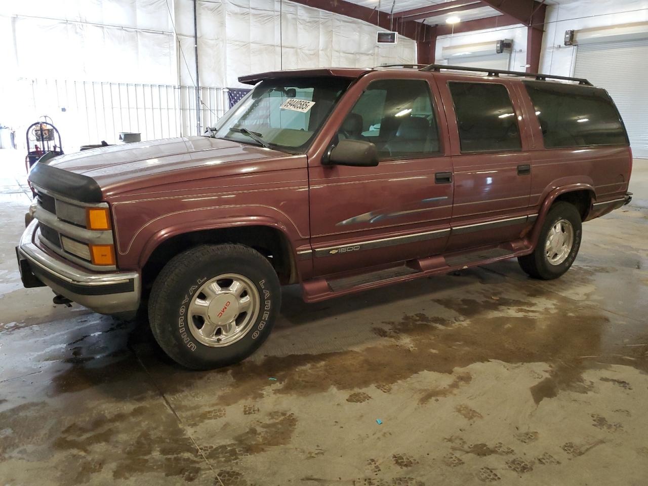 1997 Chevrolet Suburban, VIN 1GNFK16R6VJ338463 — Rear end