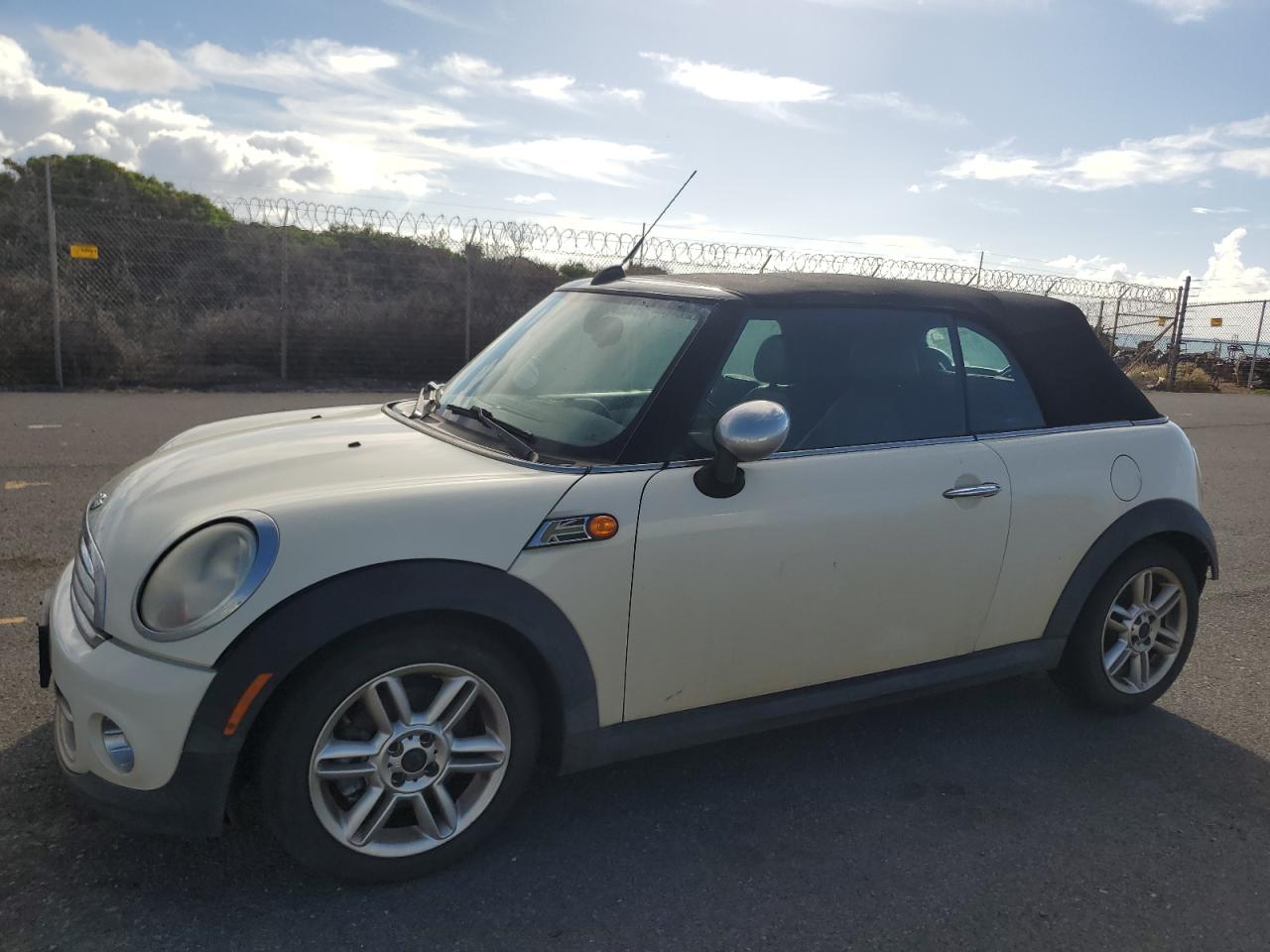 2011 MINI Convertible, VIN WMWZN3C52BTZ78435 — Rear end