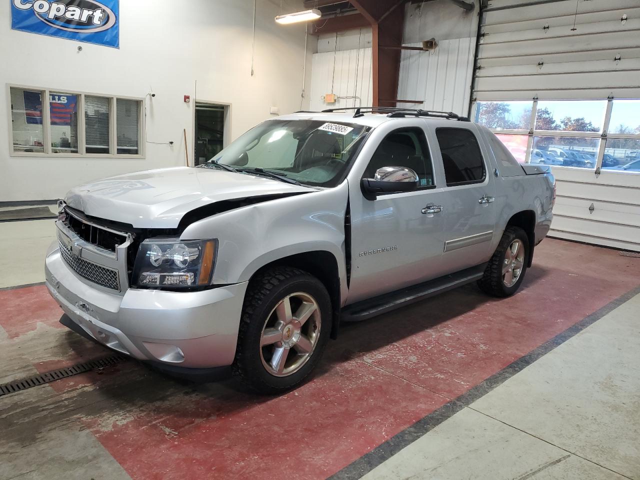 2013 Chevrolet Avalanche LS, VIN 3GNTKEE76DG317090 — Front end