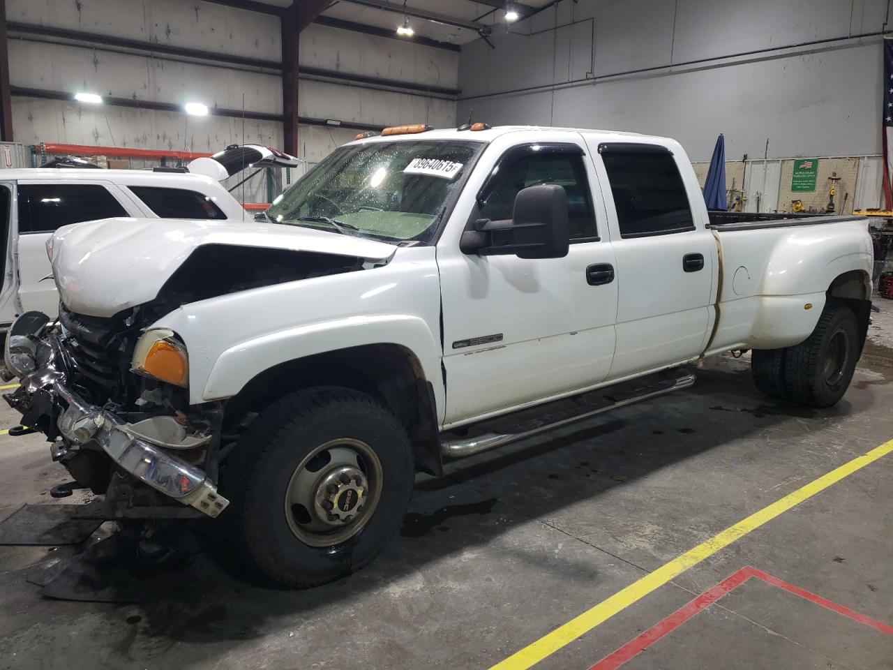 2004 GMC Sierra 3500 SLE, VIN 1GTJK33G24F200809 — Front end