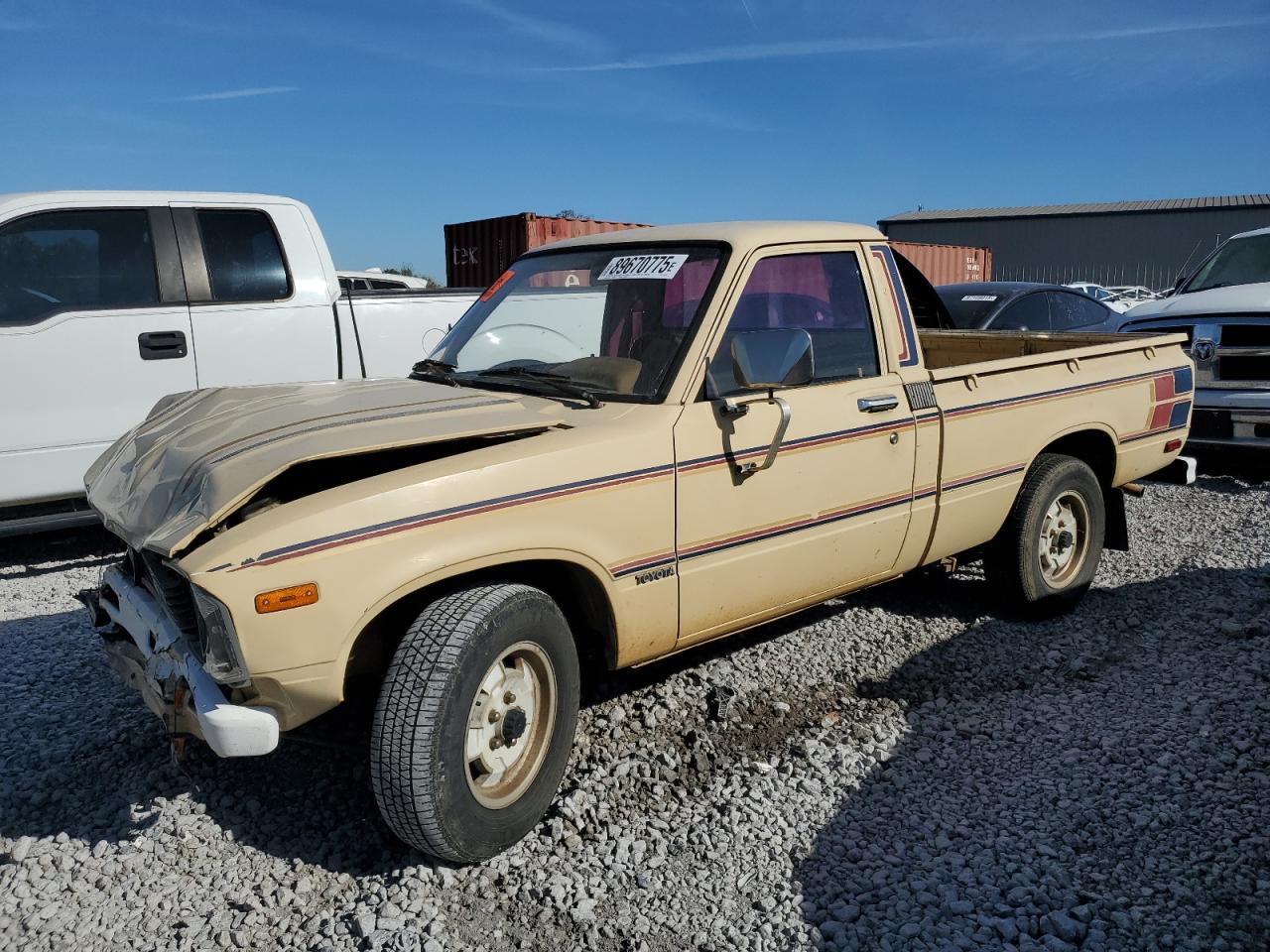 1981 Toyota Pickup, VIN JT4RN34R6B0007363 — Front end
