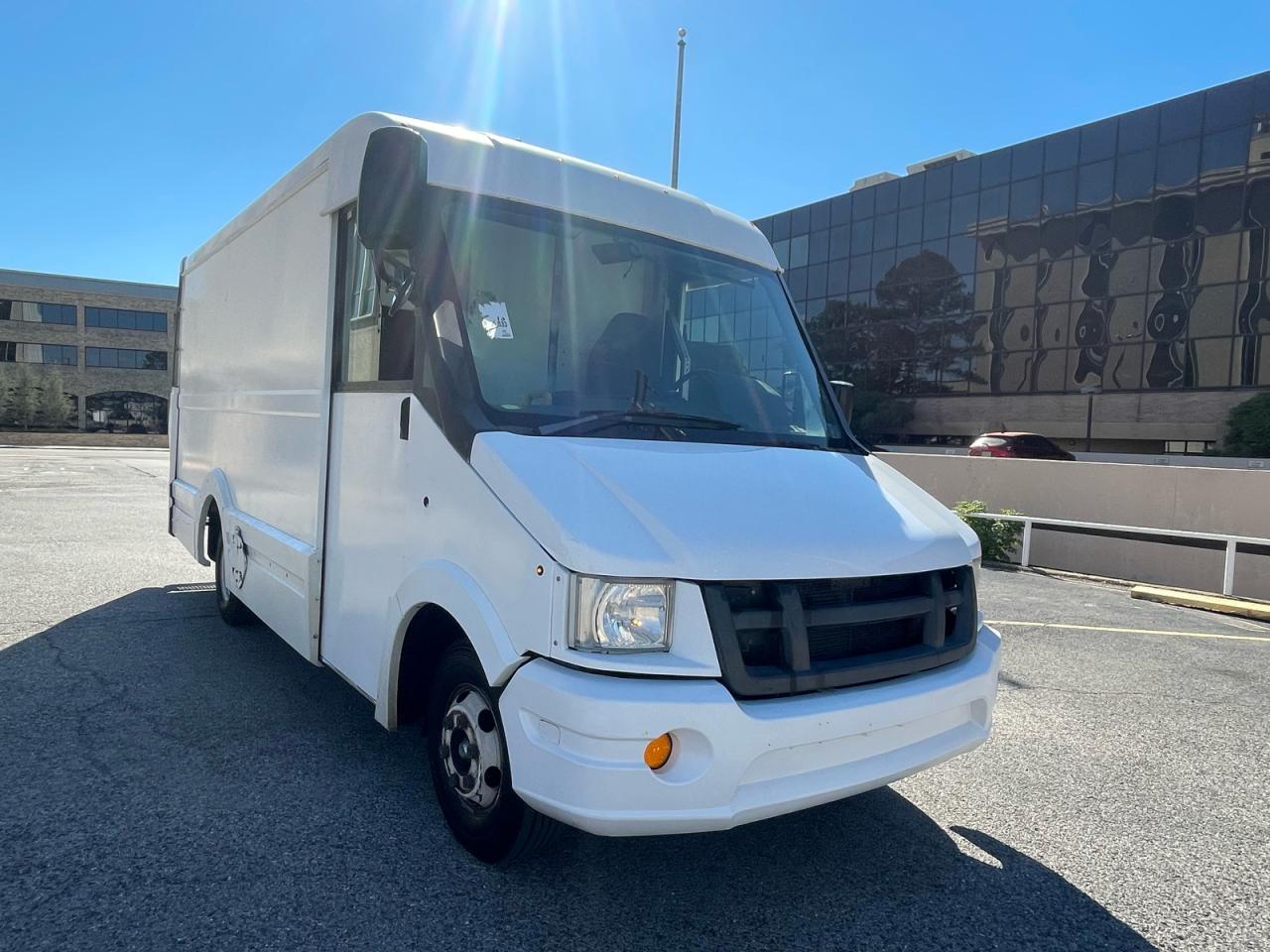 2013 Isuzu NPR, VIN JALB4T177D7W01668 — Minor dents and scratches