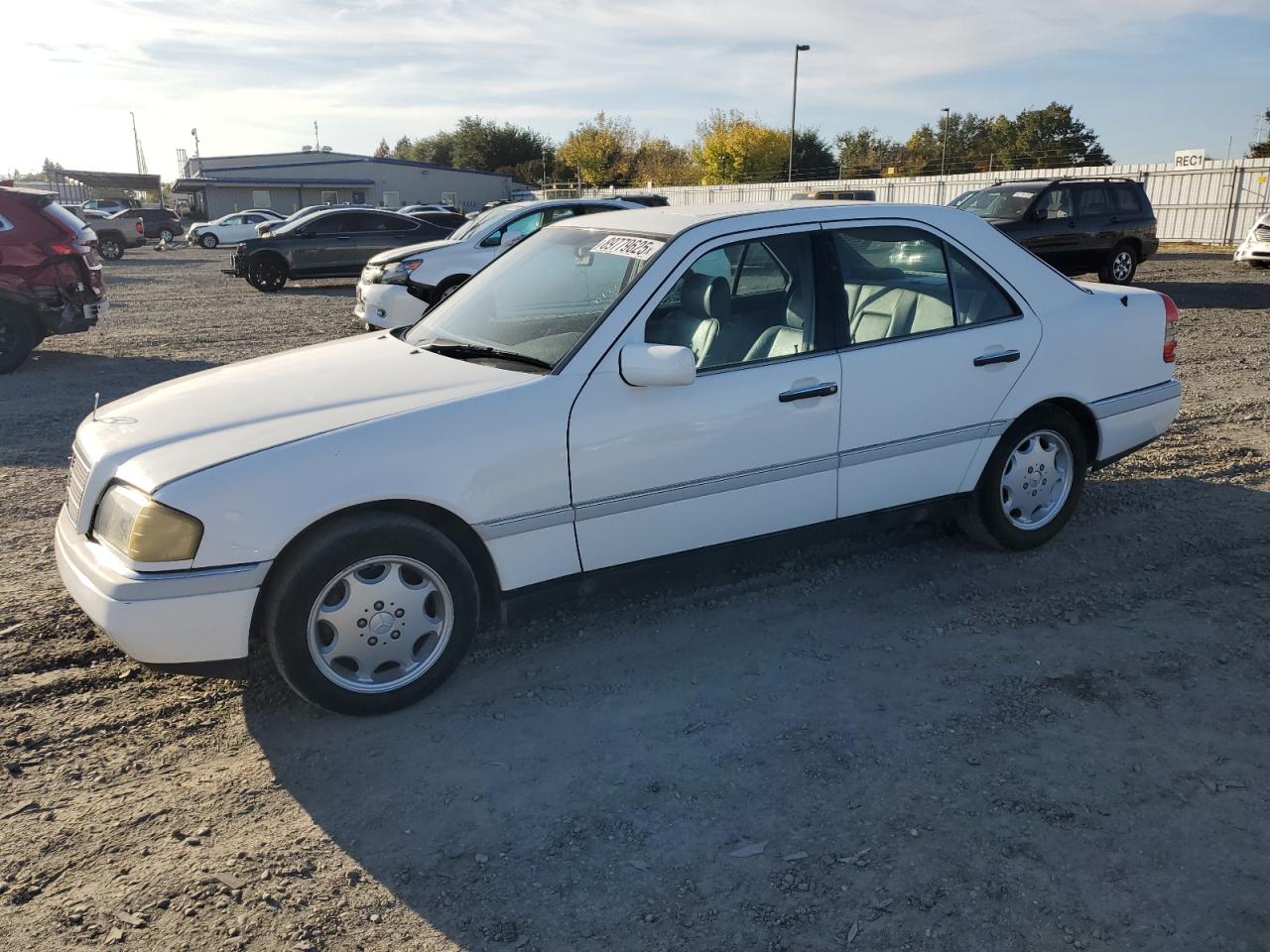 1994 Mercedes-Benz 200 220, VIN WDBHA22E7RF004365 — Front end