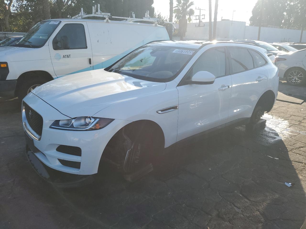 2017 Jaguar F-Pace 35t Premium, VIN SADCJ2BV9HA493007 — Фото с аукциона