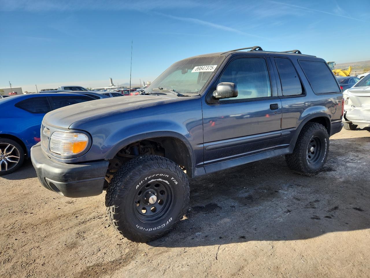 2000 Ford Explorer Sport, VIN 1FMYU60EXYUA33044 — Minor dents and scratches
