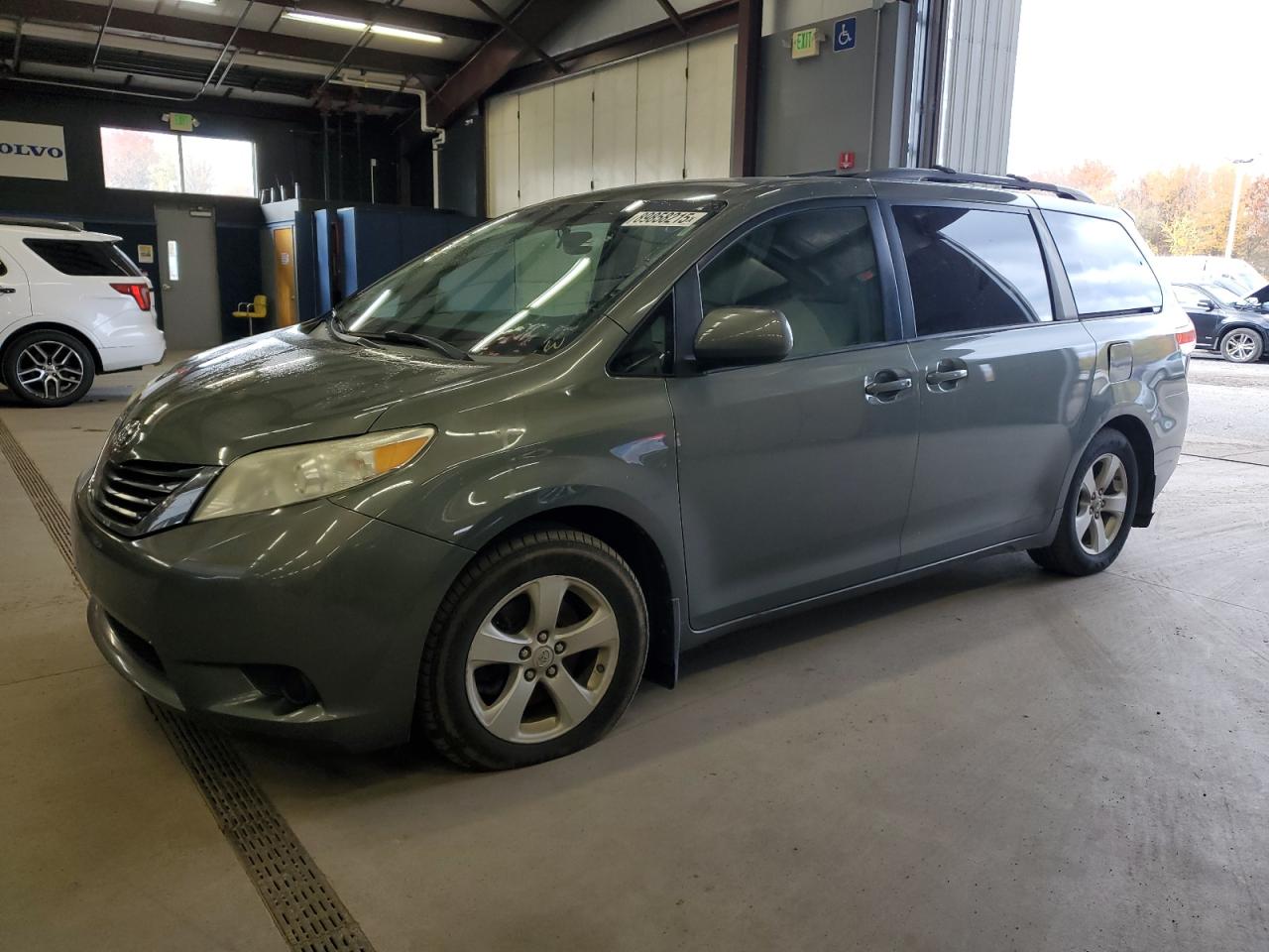 2011 Toyota Sienna LE, VIN 5TDKK3DC8BS052114 — Minor dents and scratches