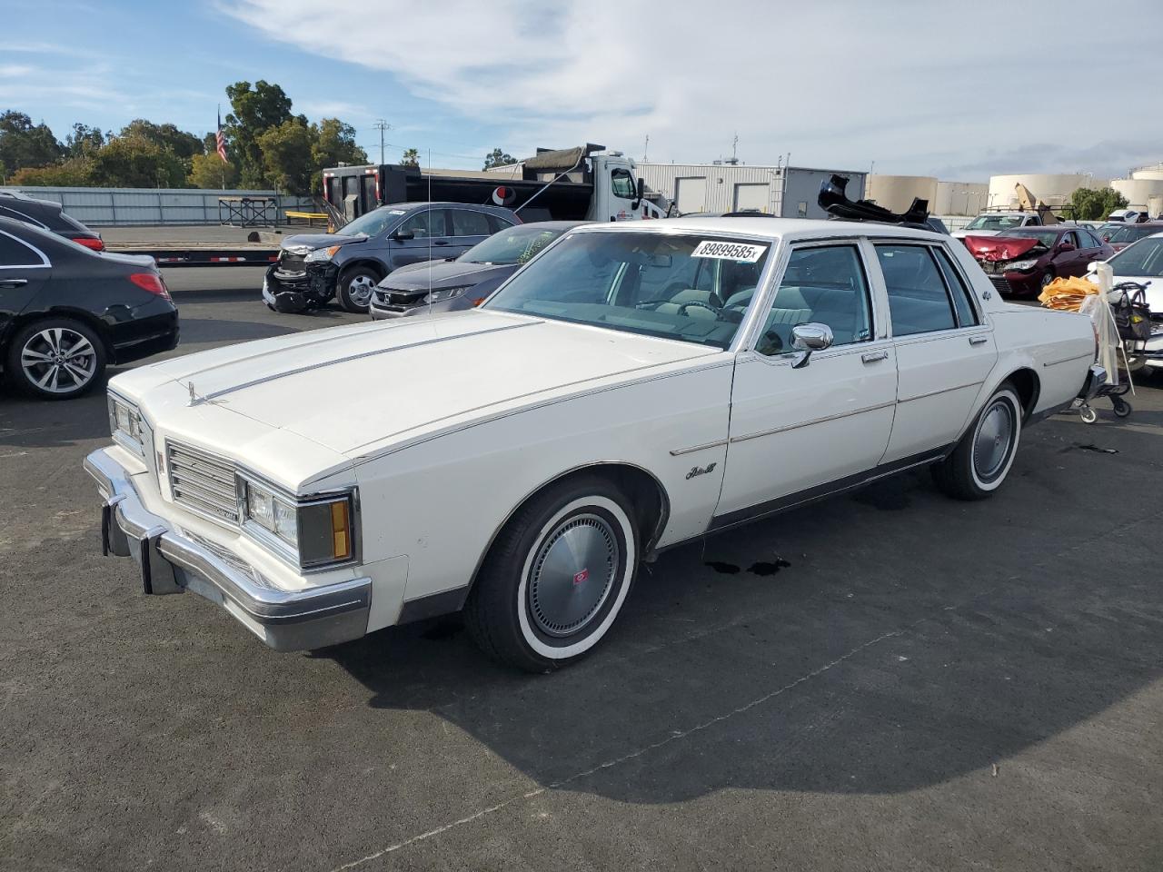 1985 Oldsmobile Delta Royale, VIN 1G3BN69Y8F9008647 — Мелкие вмятины и царапины