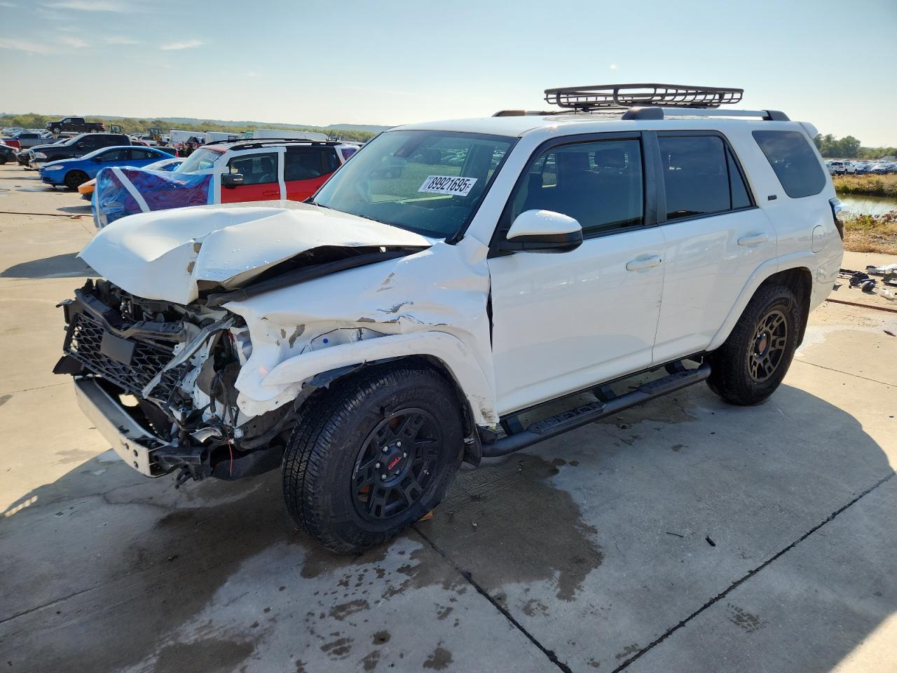 2021 Toyota 4Runner SR5, VIN JTEEU5JR1M5234625 — Front end
