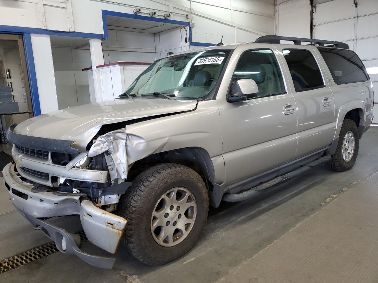 2005 Chevrolet Suburban LS, VIN 3GNFK16ZX5G196927 — Front end