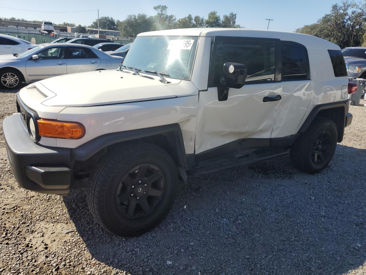 2014 Toyota FJ Cruiser, VIN JTEBU4BF2EK178117 — Side