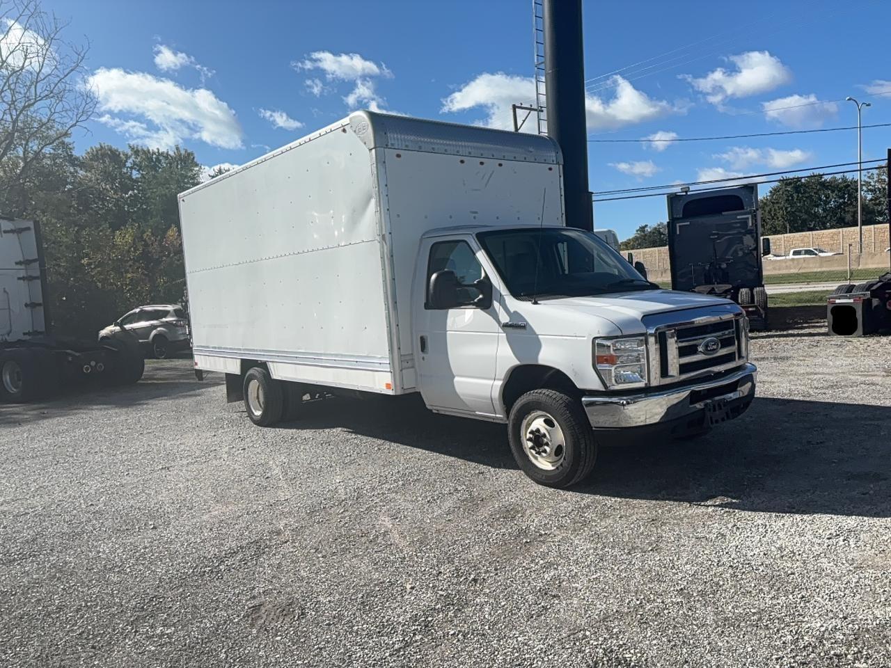 2016 Ford Econoline Commercial, VIN 1FDXE4FS4GDC10311 — Minor dents and scratches