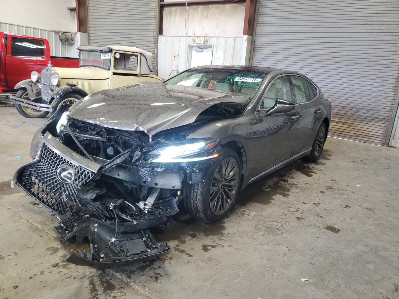 2020 Lexus LS 500, VIN JTHG5LGF0L5007967 — Front end