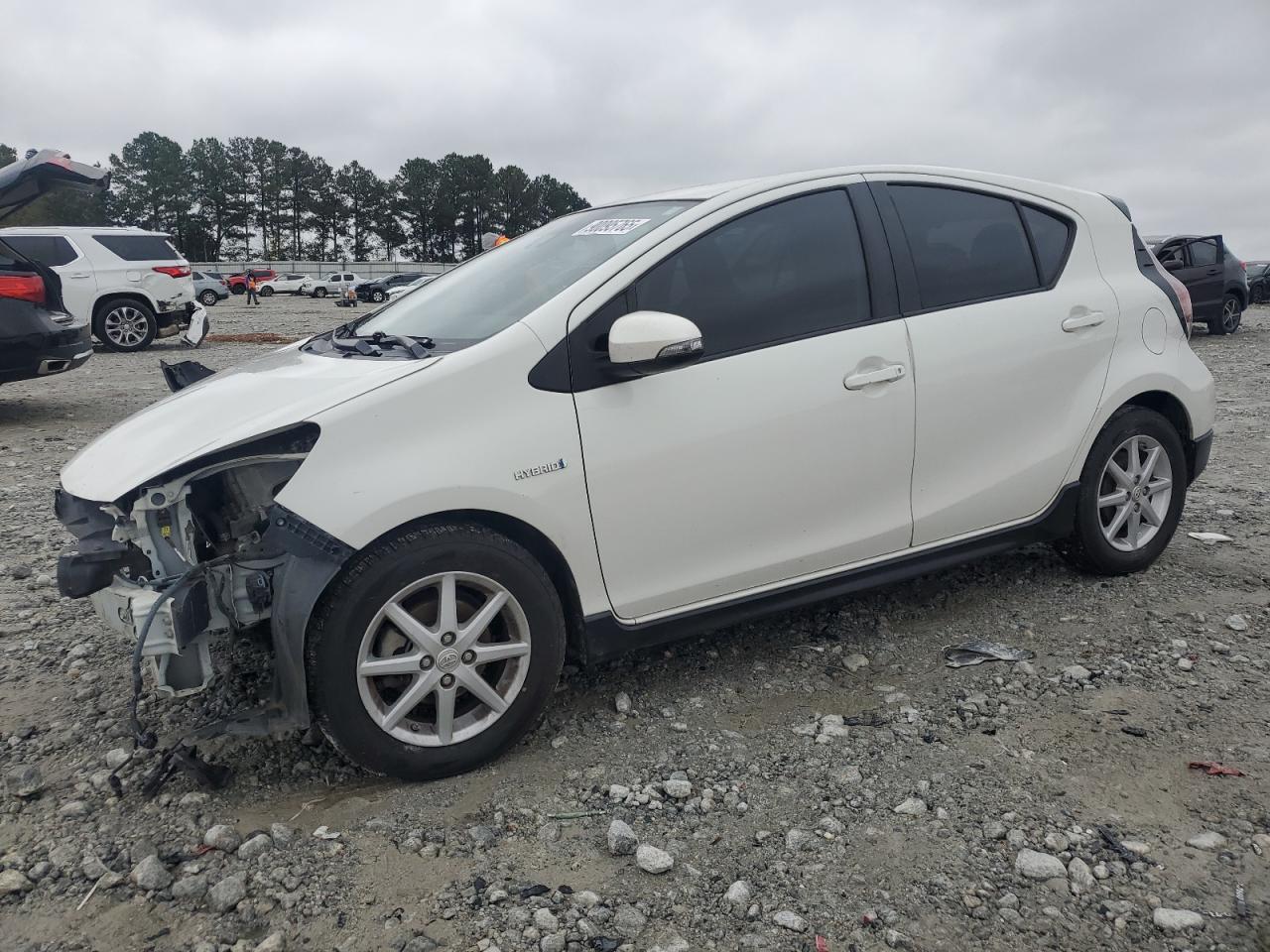 2017 Toyota Prius One, VIN JTDKDTB39H1592428 — Front end