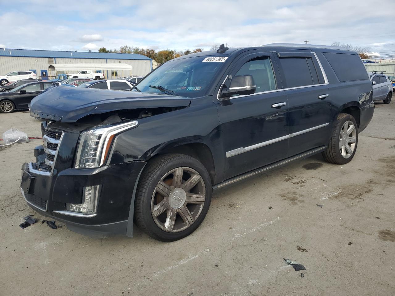 2018 Cadillac Escalade ESV Premium Luxury, VIN 1GYS4JKJ5JR371140 — Front end