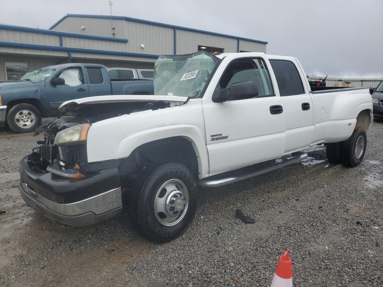 2004 Chevrolet Silverado 3500 DRW LT, VIN 1GCJK33284F214542 — Front end