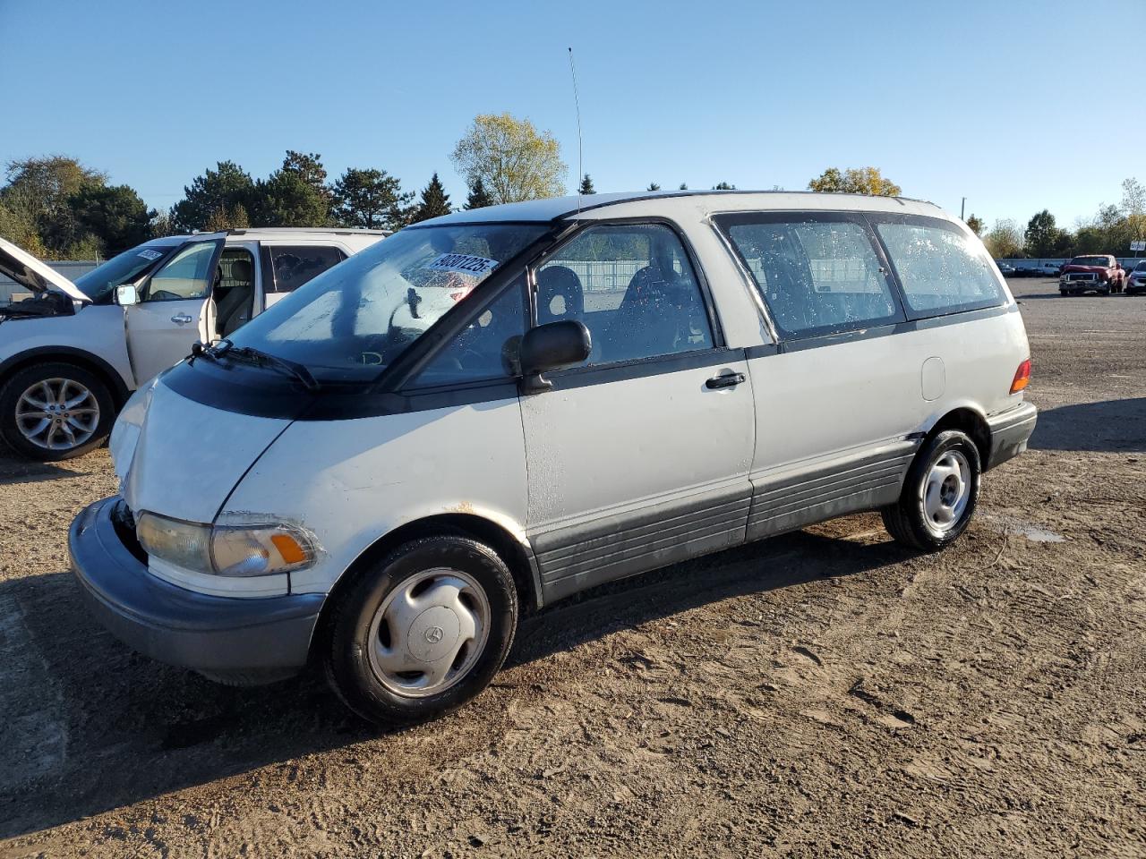 1991 Toyota Previa, VIN JT3AC11R8M0031330 — Front end