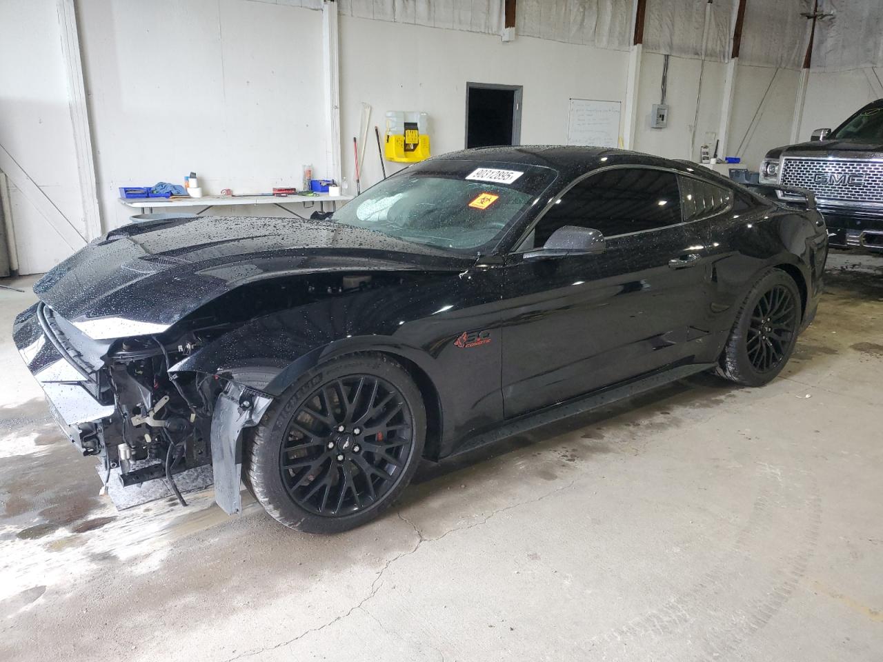2019 Ford Mustang GT, VIN 1FA6P8CF1K5129980 — Перед