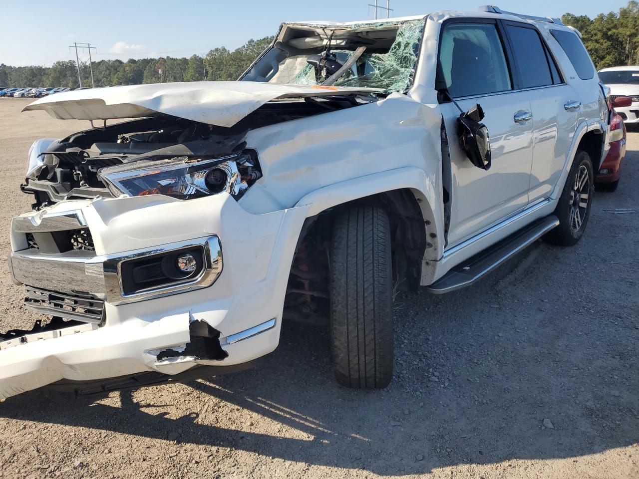 2022 Toyota 4Runner Limited, VIN JTEDU5JR3N5260396 — Front end