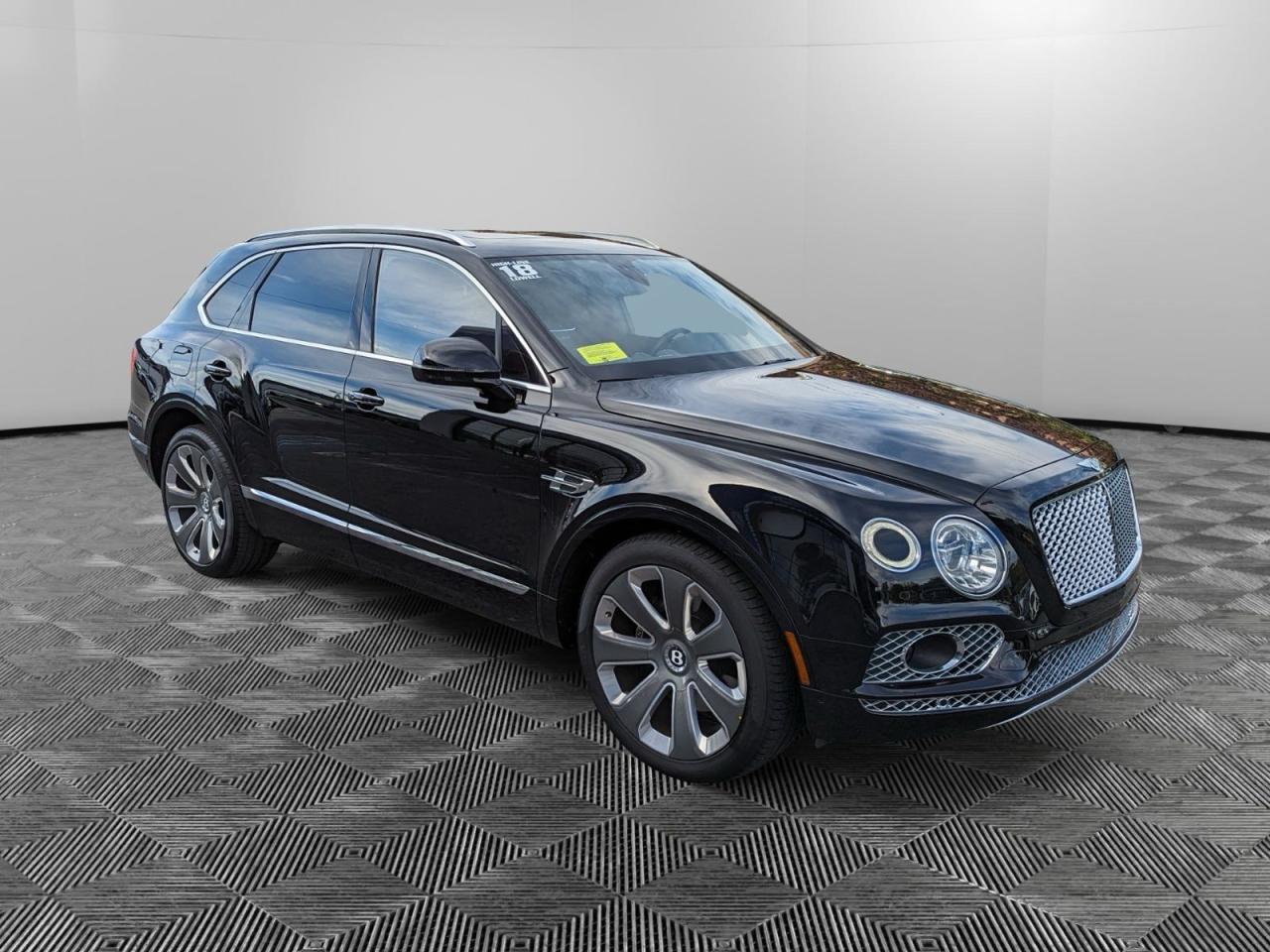 2018 Bentley Bentayga Signature, VIN SJAAC2ZV8JC021962 — Normal wear