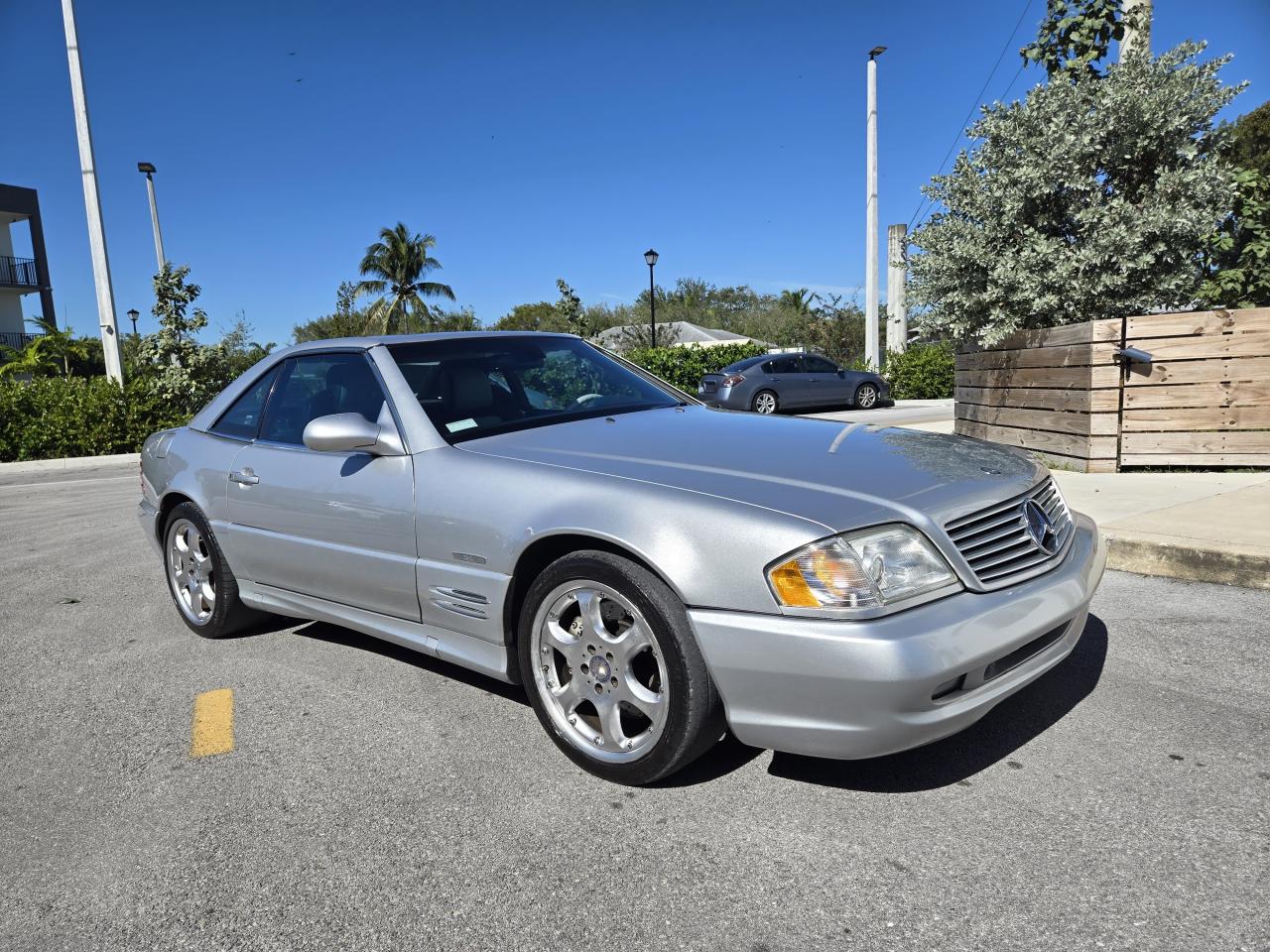 2002 Mercedes-Benz SL 500, VIN WDBFA68F52F203628 — Normal wear