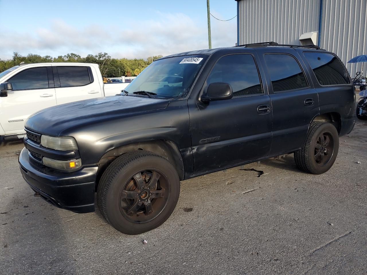 2000 Chevrolet Tahoe LT, VIN 1GNEK13T3YJ199814 — Side