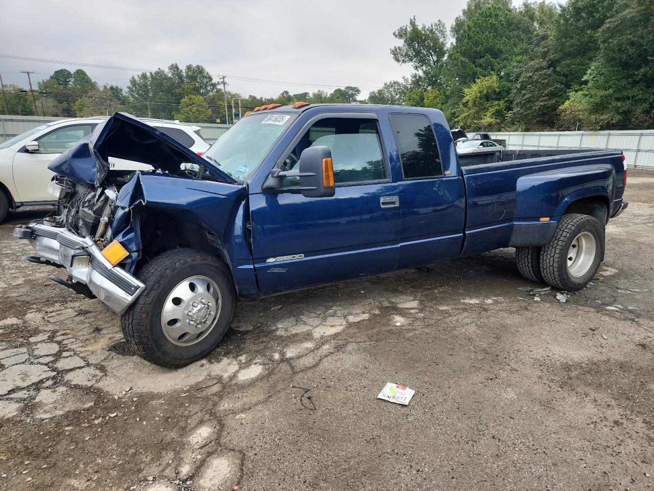 1998 Chevrolet Silverado 3500, VIN 1GCHC39J9WF067743 — Перед