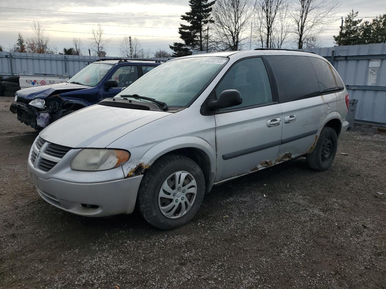 2007 Dodge Caravan SXT, VIN 1D4GP45RX7B215699 — Бок