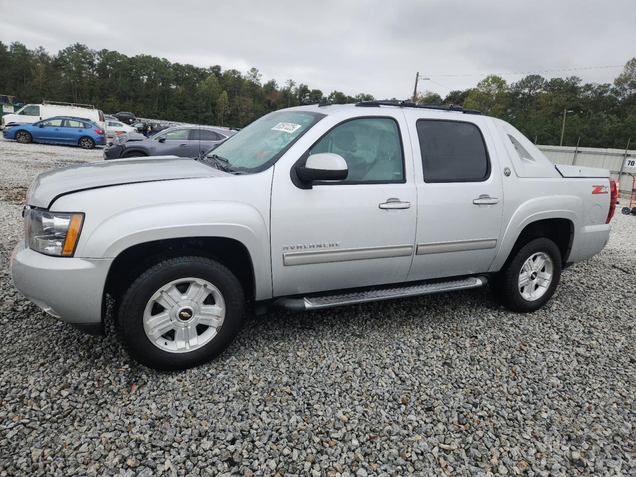 2013 Chevrolet Avalanche LT, VIN 3GNMCFE02DG208586 — Side
