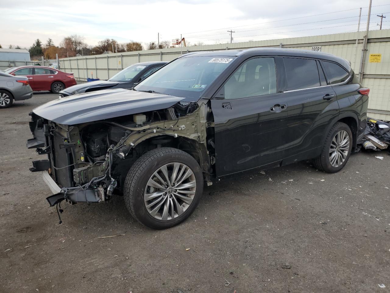 2020 Toyota Highlander Platinum, VIN 5TDFZRBH3LS047953 — Front end