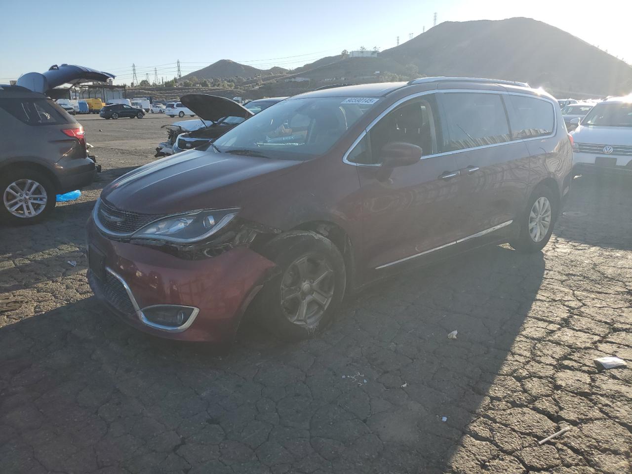 2018 Chrysler Pacifica Touring L, VIN 2C4RC1BG6JR192739 — Engine fire