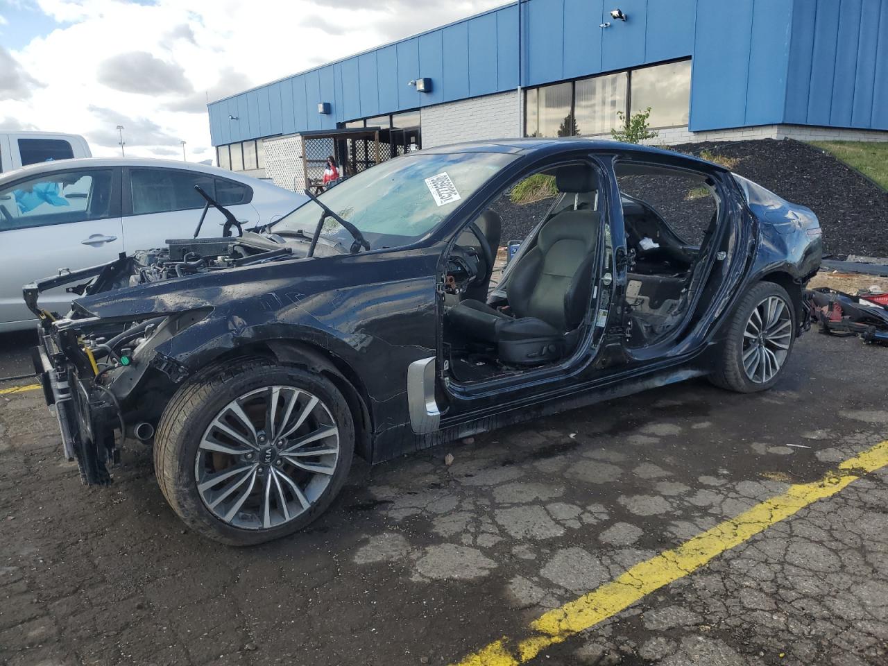 2018 Kia Stinger Premium, VIN KNAE25LA0J6020942 — Stripped