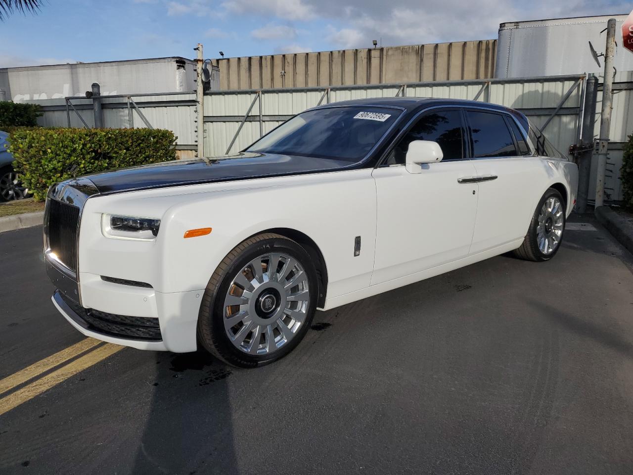 2022 Rolls-Royce Phantom, VIN SCATT6C00NU211323 — Front end