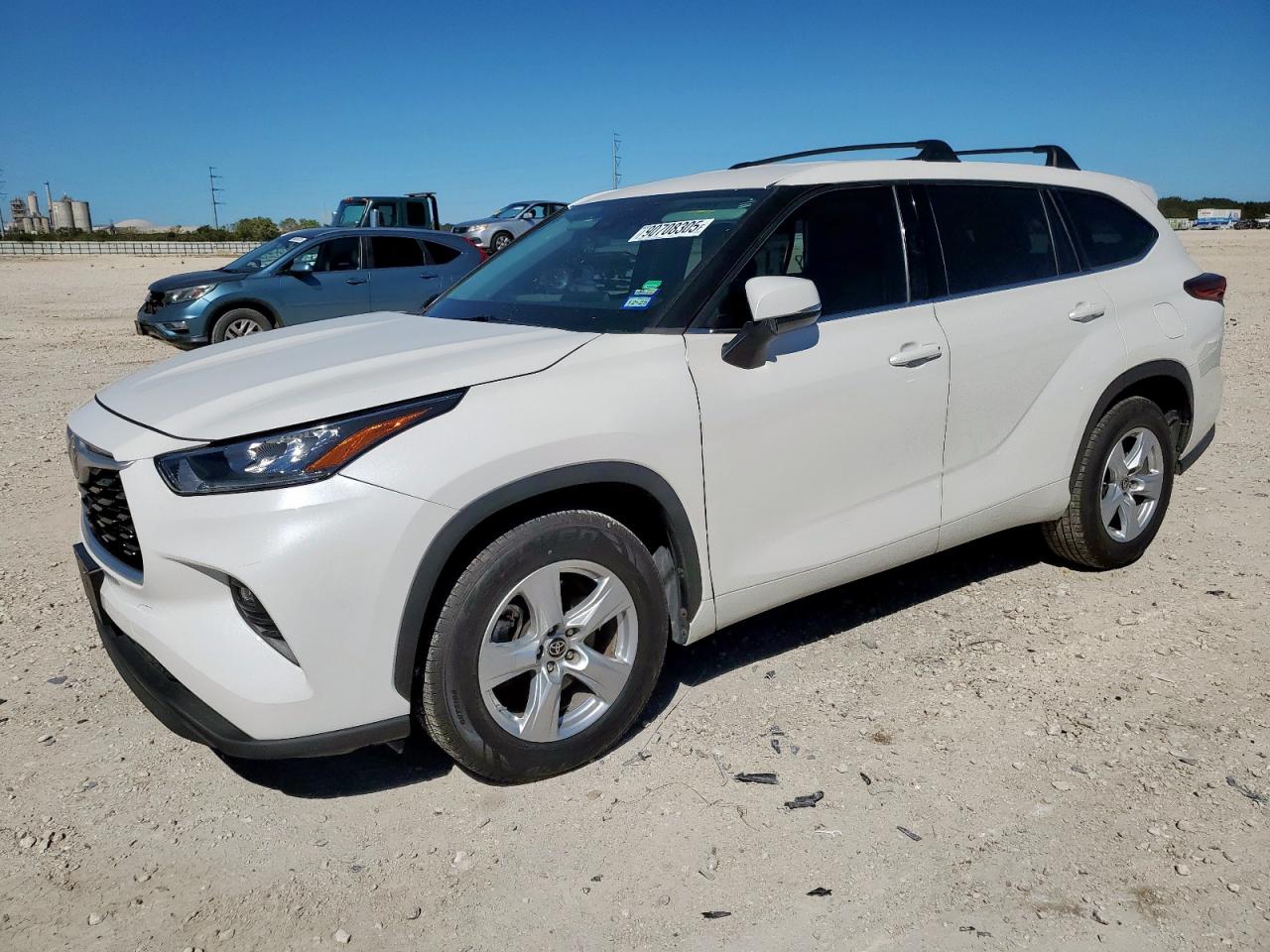 2020 Toyota Highlander LE, VIN 5TDZZRAH4LS027113 — Бок