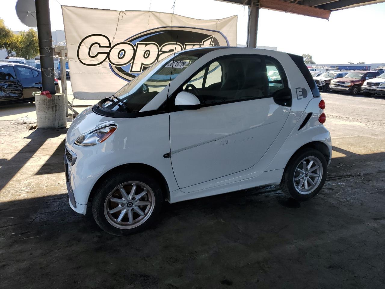 2014 Smart fortwo Passion, VIN WMEEJ9AA7EK799061 — Minor dents and scratches