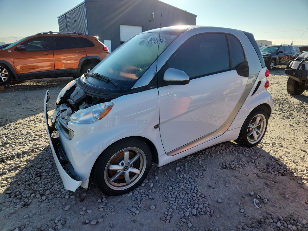 2011 Smart fortwo Pure, VIN WMEEJ3BA2BK483462 — Перед