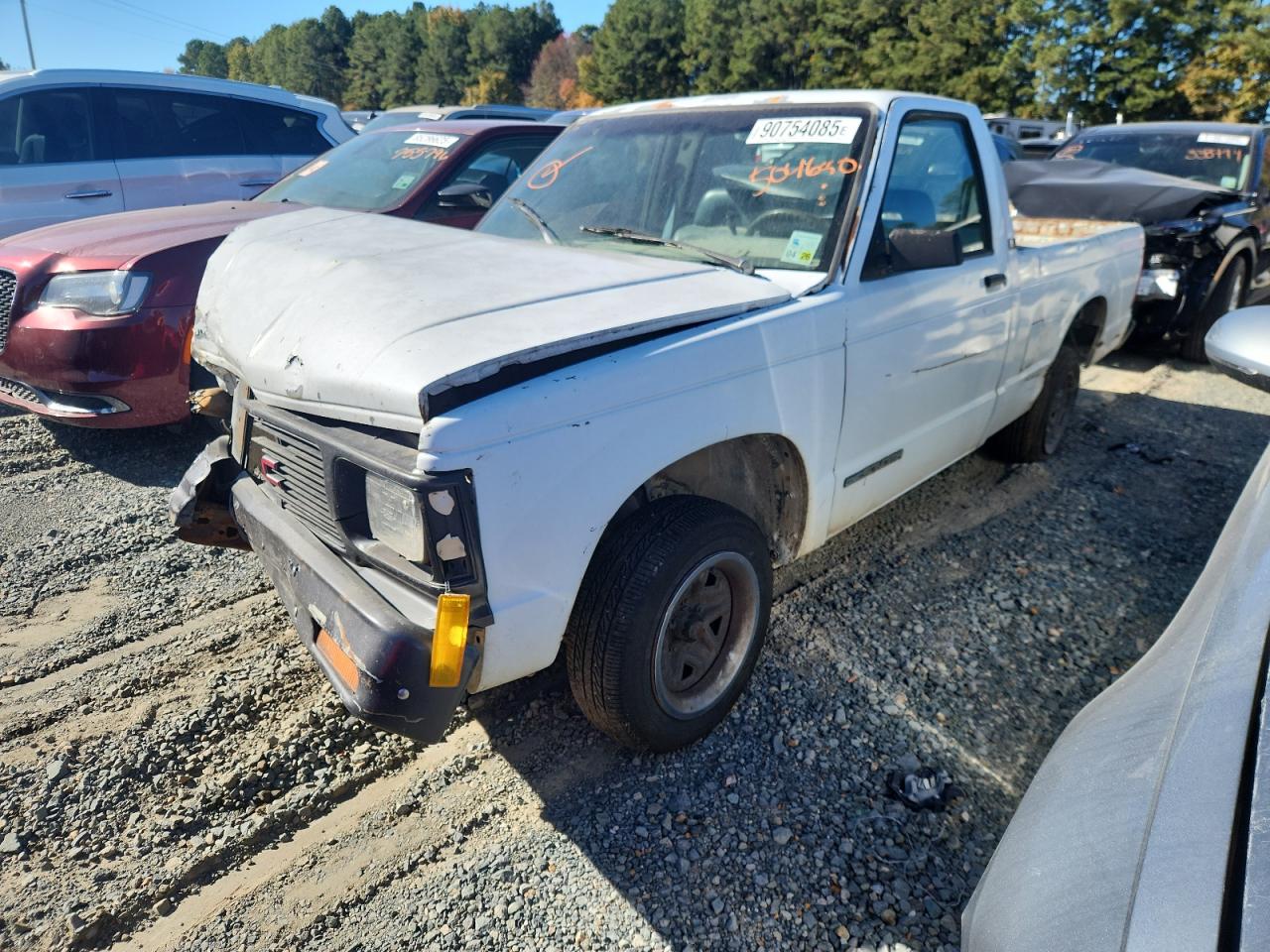 1992 GMC Sonoma, VIN 1GTCS14A3N8504650 — Front end