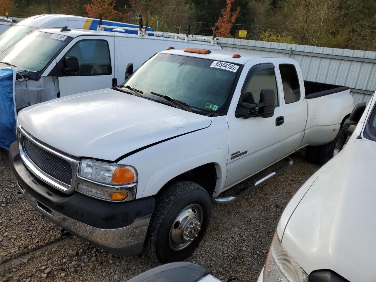 2002 GMC Sierra 3500, VIN 1GTJC39152E301930 — Rear end