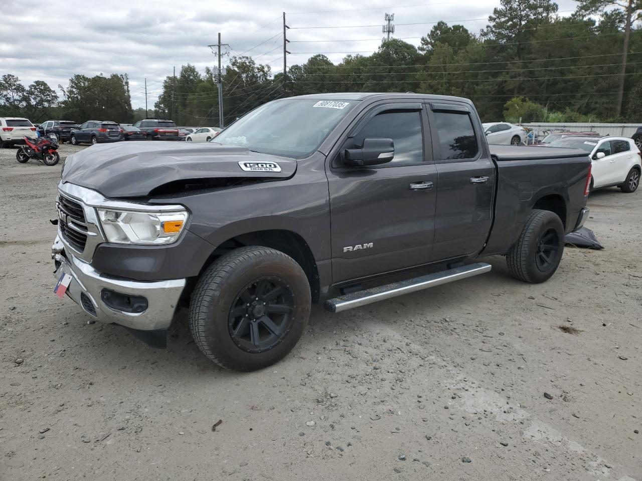 2020 Ram 1500 Big Horn, VIN 1C6SRFBT3LN122150 — Front end