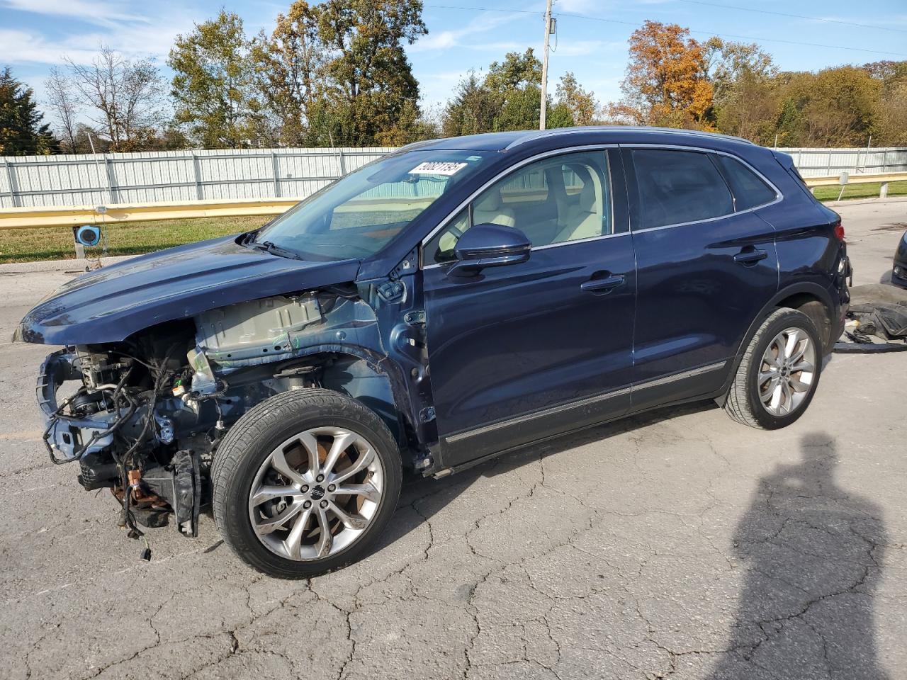 2017 Lincoln MKC Select, VIN 5LMCJ2D91HUL40091 — Front end