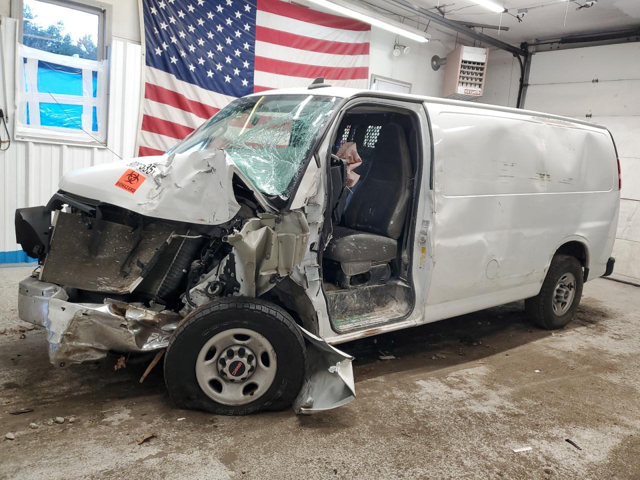 2021 GMC Savana Cargo, VIN 1GTW7AFP8M1191442 — Front end
