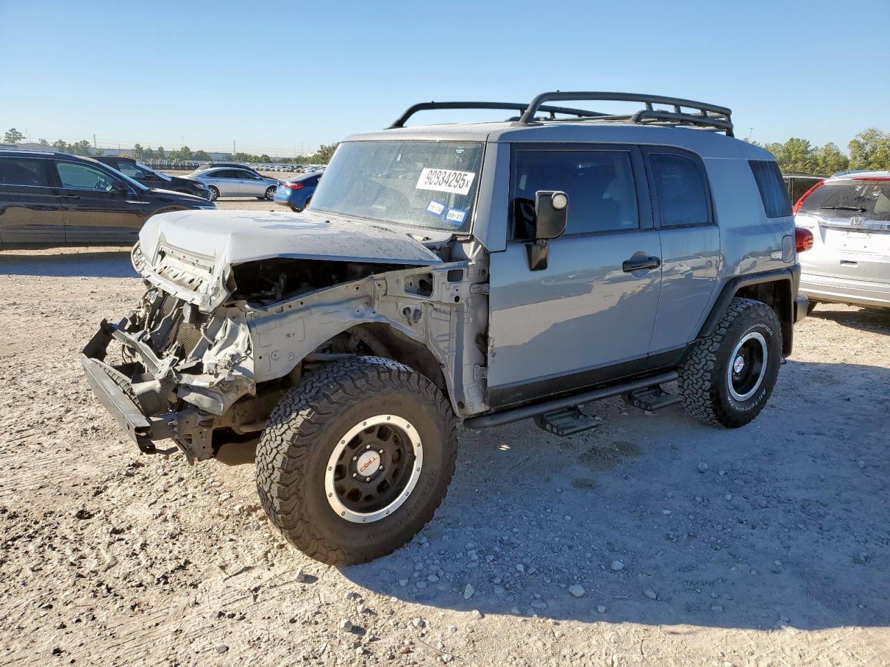2013 Toyota FJ Cruiser, VIN JTEBU4BF9DK156825 — Front end