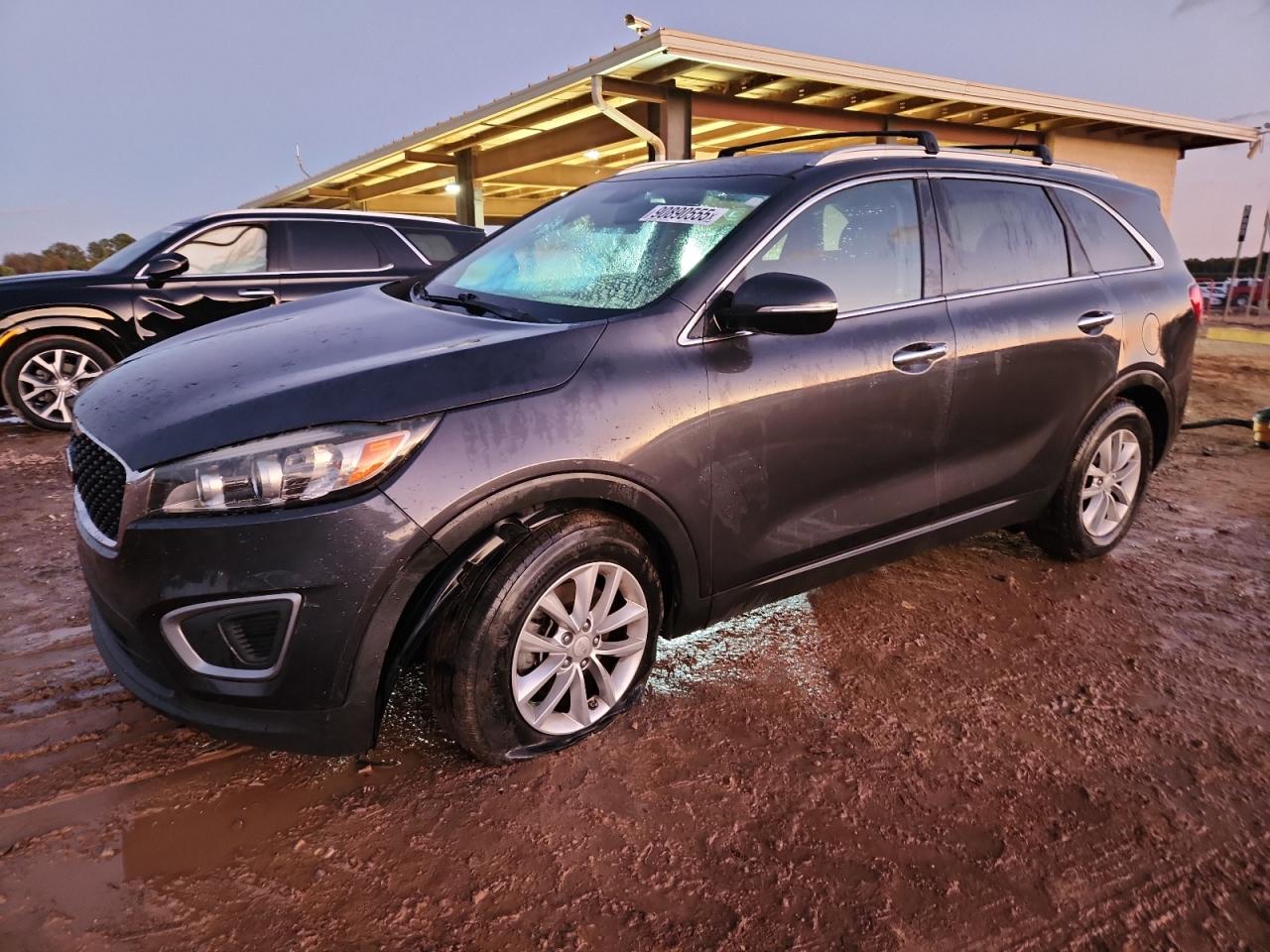 2017 Kia Sorento LX, VIN 5XYPG4A33HG255502 — Front end